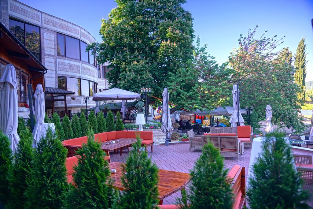 Park Hotel สตาราซาโกรา ภายนอก รูปภาพ The hotel's terrace