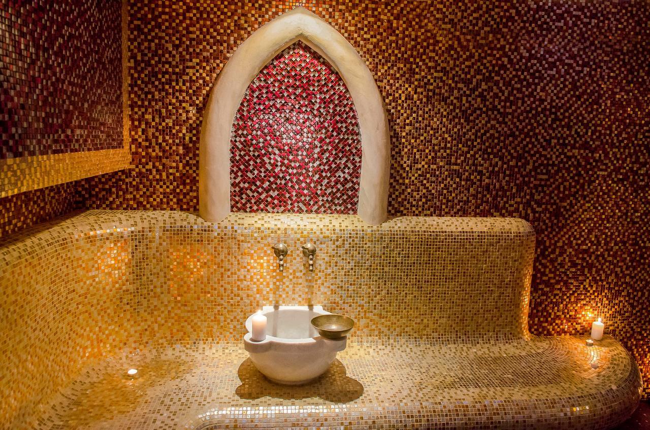Park Hotel สตาราซาโกรา ภายนอก รูปภาพ A hammam in the Emirates Palace Hotel, Abu Dhabi, United Arab Emirates