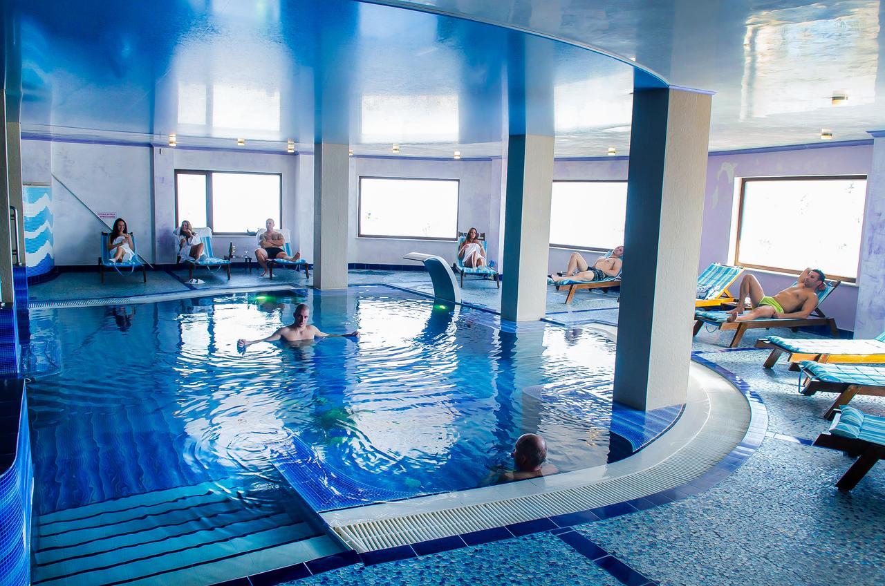 Park Hotel สตาราซาโกรา ภายนอก รูปภาพ The swimming pool at the hotel