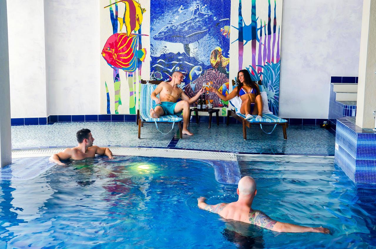 Park Hotel สตาราซาโกรา ภายนอก รูปภาพ Thermal pool in Bad Radkersburg